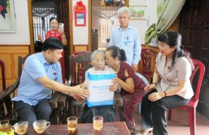 Thành phố Hạ Long:  Tích cực chăm sóc sức khỏe người cao tuổi trên địa bàn