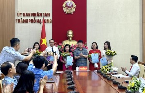 Công bố các quyết định của UBND thành phố về công tác cán bộ