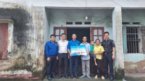 Thành đoàn Hạ Long tổ chức khánh thành, trao tặng và bàn giao công trình sân vui chơi cho thanh thiếu nhi
