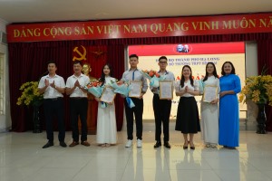 Đảng bộ Trường THPT Hòn Gai: kết nạp Đảng cho 4 học sinh ưu tú