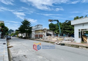 Tháo dỡ công trình vi phạm trên các tuyến mương thuộc phường Hồng Hải (TP Hạ Long)
