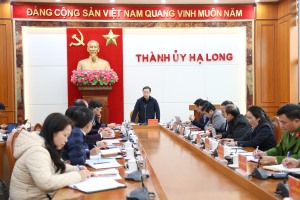 Đồng chí Đặng Xuân Phương, Phó Bí thư tỉnh ủy và đoàn công tác của tỉnh làm việc với Thành ủy Hạ Long