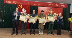 Đảng bộ phường Hồng Gai: trao tặng Huy hiệu Đảng đợt 3/2/2024