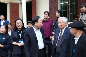 Đồng chí Bí thư Tỉnh ủy dự sinh hoạt Chi bộ khu Trới 6, phường Hoành Bồ