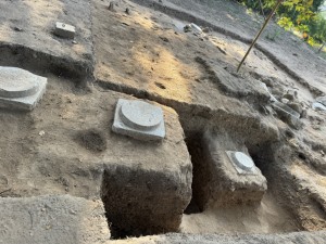 Nhiều dấu tích quan trọng phát lộ tại hố khai quật chùa Hàm Long (Đại Yên, TP Hạ Long)