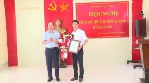 Trao quyết định điều động và chỉ định đồng chí Nguyễn Văn Trình, giới thiệu bầu chức vụ Phó Chủ tịch UBND xã Kỳ Thượng