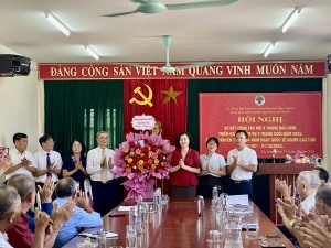 Đ/c Vũ Thị Mai Anh, Phó Bí thư TT Thành uỷ, Chủ tịch HĐND Thành phố chúc mừng ngày Quốc tế Người cao tuổi