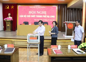 Bầu bổ sung Ủy viên Ban Thường vụ Thành ủy Hạ Long, nhiệm kỳ 2020-2025