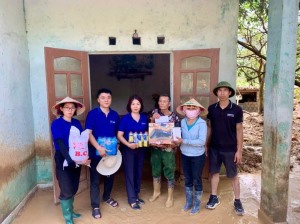 Tình người toả sáng sau thiên tai