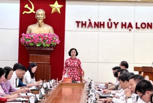 Đảng ủy Cơ quan Thành ủy Hạ Long sinh hoạt chuyên đề “Chi bộ 35”