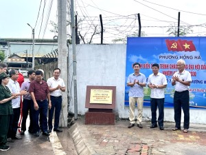 Phường Hồng Hà tổ chức gắn biển công trình chào mừng đại hội đảng các cấp