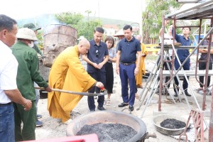 Lễ đúc đại hồng chung chùa Vạn Thánh