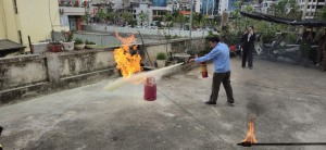 Huấn luyện, bồi dưỡng nghiệp vụ PCCC&CNCH cho Lực lượng tham gia bảo vệ an ninh, trật tự ở cơ sở và lực lượng dân phòng phường Hồng Gai