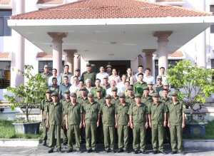 Phường Hoành Bồ ra mắt lực lượng tham gia bảo vệ an ninh, trật tự ở cơ sở.