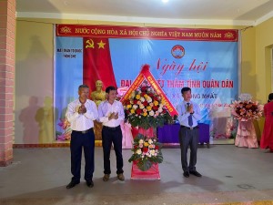 Đồng chí Hồ Ngọc Hoài, Phó Chủ tịch HĐND Thành phố dự ngày hội Đại đoàn kết tại thôn Chợ, xã Thống Nhất