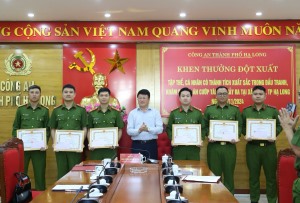 Khen thưởng đột xuất cho tập thể, cá nhân có thành tích xuất sắc trong đấu tranh truy bắt đôi tượng cướp tài sản