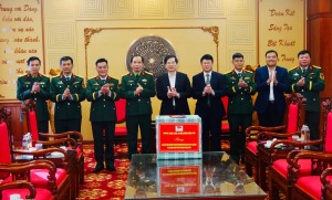 Đồng chí Vũ Quyết Tiến , Uỷ viên BTV Tỉnh uỷ, Bí thư Thành uỷ Hạ Long thăm, tặng quà, nhân dịp kỷ niệm 80 năm Ngày thành lập Quân đội Nhân dân Việt Nam (22/12/1944 – 22/12/2024)