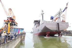 Công ty Đóng tàu Hạ Long hạ thủy tàu dịch vụ điện gió CSOV 8720 số 2