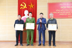 Phường Hà Khẩu tổng kết công tác bầu cử và công bố quyết định trưởng khu phố nhiệm kỳ 2025-2027