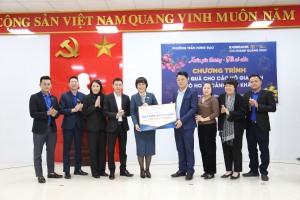 Eximbank Quảng Ninh tặng quà Tết cho người dân có hoàn cảnh khó khăn phường Trần Hưng Đạo