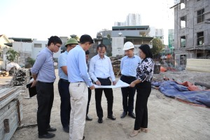 Đồng chí Vũ Ngọc Lâm, Phó Chủ tịch UBND Thành phố Hạ Long kiểm tra tiến độ giải phóng mặt bằng và thi công các dự án trọng điểm