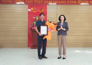 Ban Thường vụ Thành uỷ Hạ Long công bố và trao Quyết định về công tác cán bộ tại phường Hà Khánh