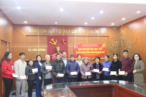 Chi hội Quảng Cáo Quảng Ninh thăm tặng quà tết cho các hộ khó khăn xã Sơn Dương