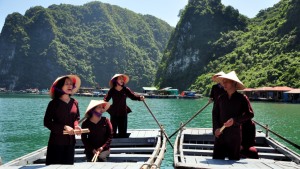 Quan tâm bảo tồn nét văn hoá làng chài Hạ Long