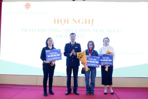 Chi cục Thuế Hạ Long: Trao thưởng Hóa đơn may mắn quý IV năm 2023 và đối thoại với doanh nghiệp