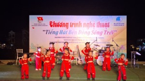 Phường Hoành Bồ: Chương trình nghệ thuật “Tiếng hát bên dòng sông Trới”