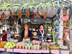 Trường TH&THCS Vũ Oai tổ chức Hội chợ quảng bá các sản phẩm của địa phương