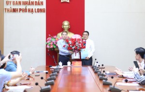 Trao quyết định bổ nhiệm Giám đốc Ban quản lý dự án xây dựng thành phố