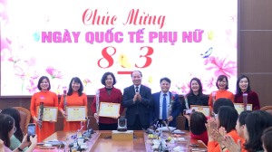 Công đoàn cơ quan Thành uỷ gặp mặt kỷ niệm 114 ngày Quốc tế 8/3