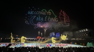 Mãn nhãn hình ảnh 2.300 máy bay không người lái thắp sáng Carnaval Hạ Long 2024