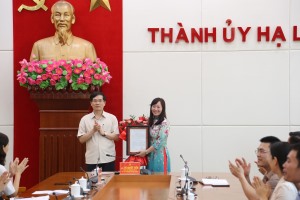 Trao quyết định điều động, phân công công tác đối với Bí thư Đảng uỷ Các đơn vị kinh tế tư nhân Thành phố