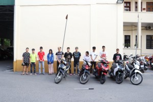 Công an Hạ Long: Tạm giữ 6 thanh niên mang dao kiếm "diễu phố" trong đêm