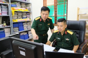 Chính trị viên gương mẫu, trách nhiệm