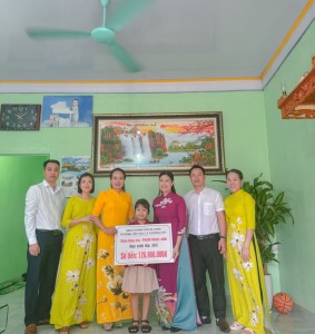 Hỗ trợ gần 130 triệu đồng cho học sinh bị bệnh hiểm nghèo