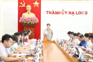 Thường trực Thành ủy giao ban với các cơ quan chuyên trách tham mưu, giúp việc, Khối MTTQ và các tổ chức chính trị - xã hội, Trung tâm Chính trị thành phố