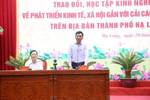 Huyện uỷ Quốc Oai (TP Hà Nội) trao đổi, học tập kinh nghiệm về phát triển kinh tế, xã hội gắn với CCHC trên địa bàn TP Hạ Long