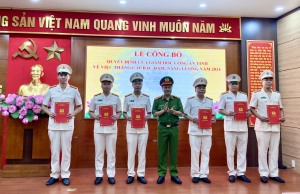 Công an TP Hạ Long: Công bố quyết định thăng cấp bậc hàm, nâng lương năm 2024 cho CBCS