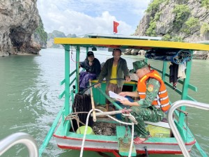 2 ngày phát hiện, xử lý 6 phương tiện hoạt động trái phép trên Vịnh Hạ Long