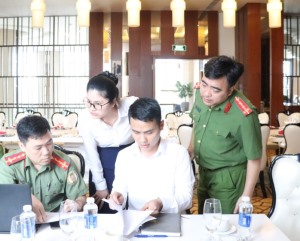 Hạ Long: Kiểm tra đột xuất khai báo tạm trú tại các biệt thự, căn hộ chung cư có hoạt động kinh doanh lưu trú