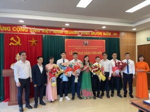 Chi bộ Công ty CP Nhiệt điện Thăng Long kết nạp đảng viên mới