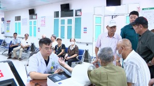 Bệnh viện Đa khoa Hạ Long: Khám bệnh miễn phí cho đối tượng chính sách 