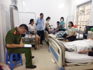 Đoàn kiểm tra liên ngành thành phố xác minh thông tin liên quan vụ việc khách du lịch bị rối loạn tiêu hóa sau khi ăn ở nhà hàng Thiên Hương 2
