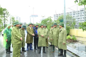 Đồng chí Bí thư Tỉnh ủy kiểm tra công tác khắc phục mưa bão tại TP Hạ Long