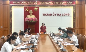 Thường trực Thành ủy giao ban với các Cơ quan chuyên trách tham mưu, giúp việc Thành ủy, Trung tâm Chính trị thành phố.