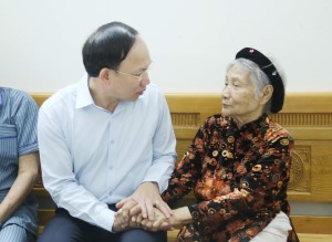 Phường Cao Xanh: Tri ân 77 năm ngày Thương binh - Liệt sĩ (27/7/1947 - 27/7/2024) thể hiện lòng biết ơn bằng những hành động thiết thực nhất.