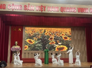 Hội thi Giáo viên làm Tổng phụ trách Đội Giỏi .